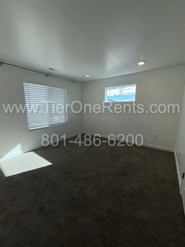 Building Photo - NO DEPOSIT option available for qualified ...