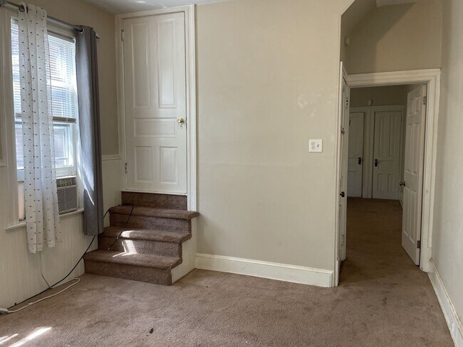 Building Photo - 227 Nevin St