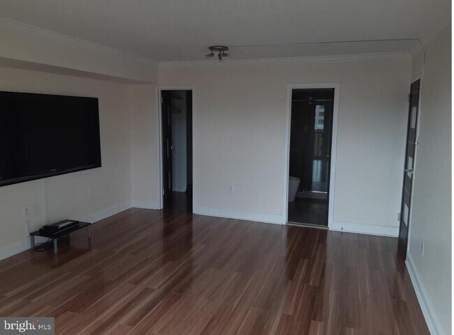 Building Photo - 1300 Army Navy Dr