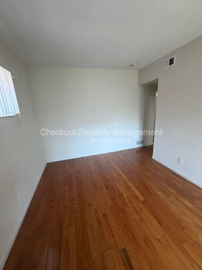Building Photo - 5535 Pershing Ave