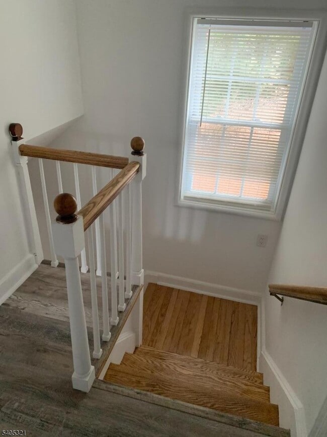 Building Photo - 3 Meadow Dr