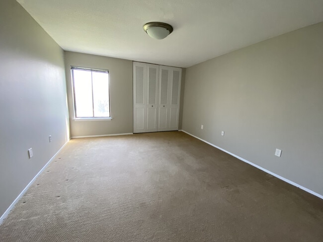 Building Photo - 7 Redwood Ln