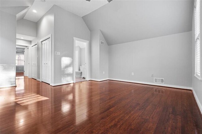 Building Photo - 715 Filbert St