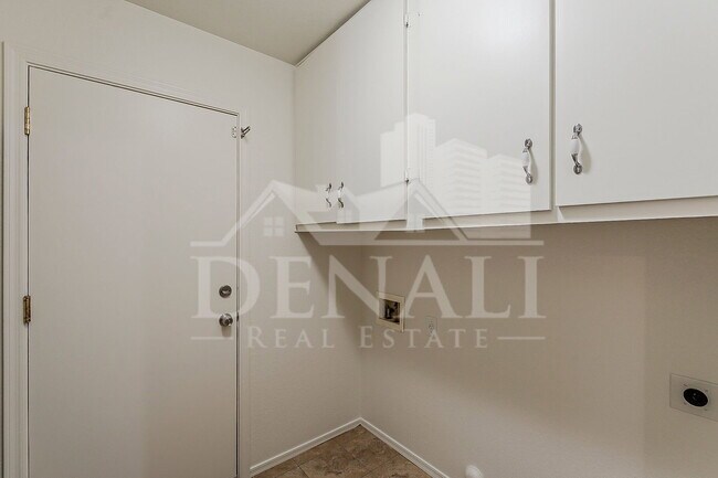 Building Photo - 3980 E Pinon Ct