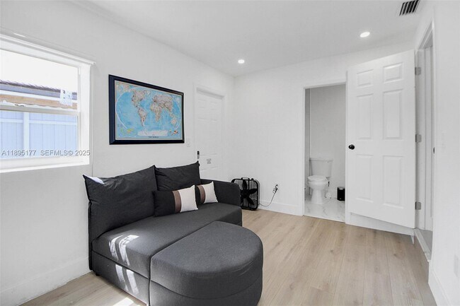 Building Photo - 18361 NE 20th Pl