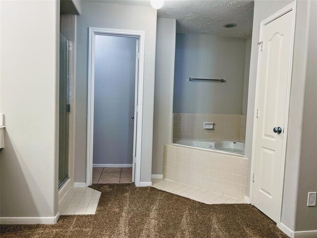 Building Photo - 7415 Hollister Ridge