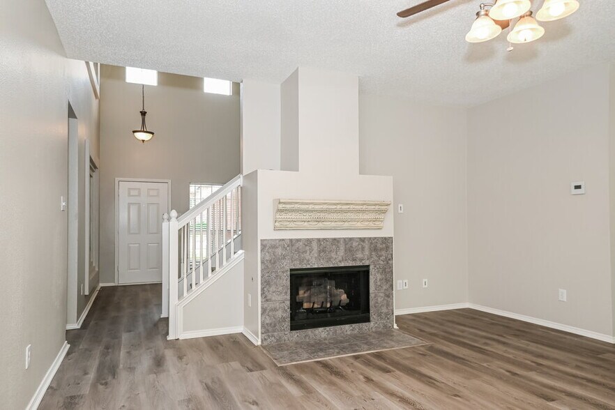 Building Photo - 5717 San Marino Dr