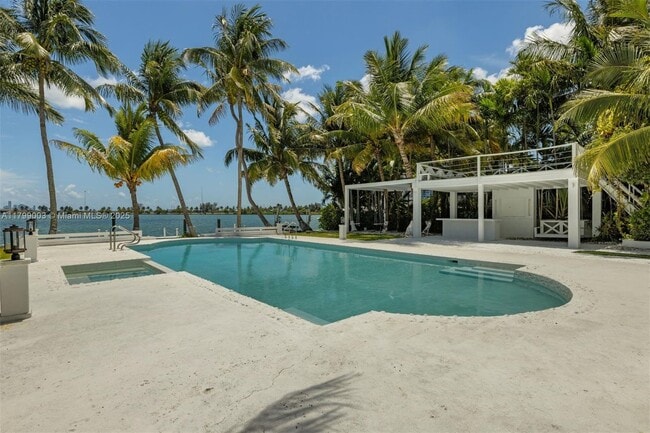 Building Photo - 610 Sabal Palm Rd