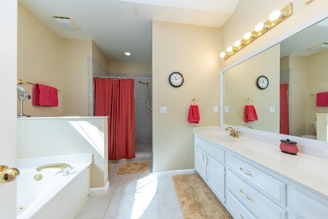 Building Photo - 2501 Peregrine Trail NW