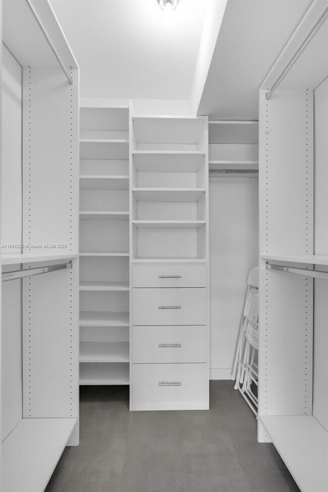 Building Photo - 300 Galen Dr