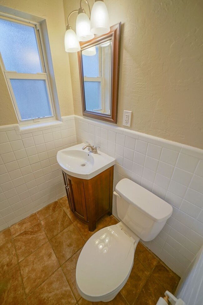 Building Photo - 1804 Skyland Dr