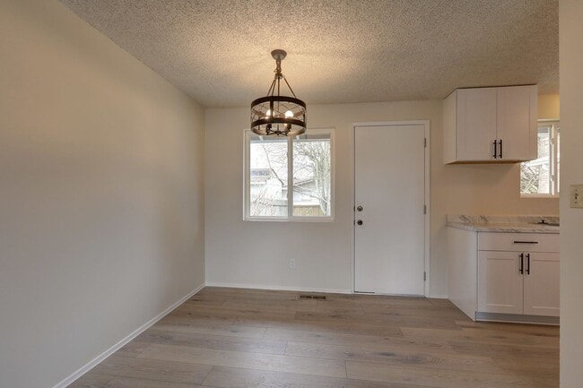 Building Photo - Beautiful, Remodeled Burien Rambler Available Now! 3 Bedrooms Plus Den!