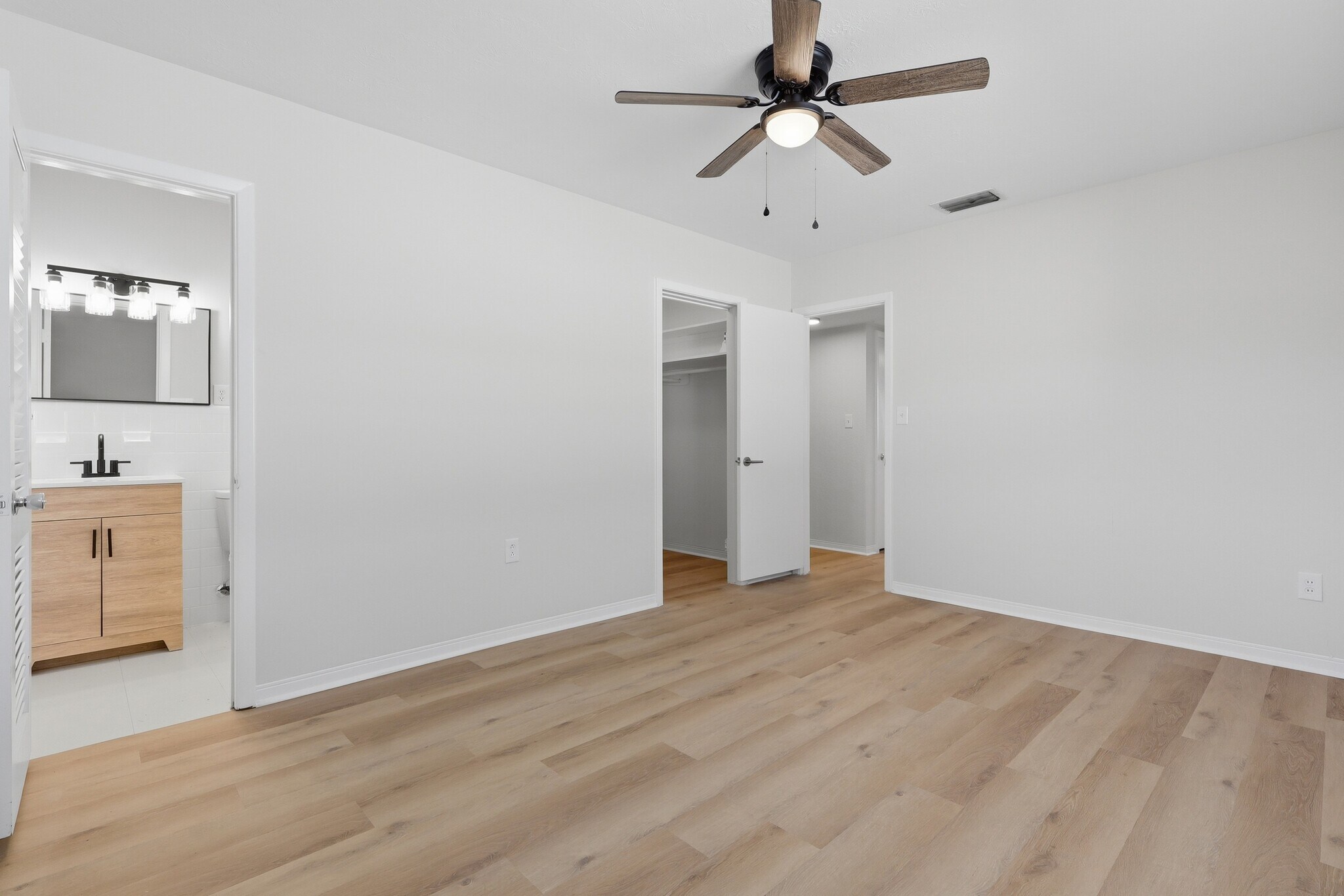 Building Photo - 5601 Forest Hills Dr