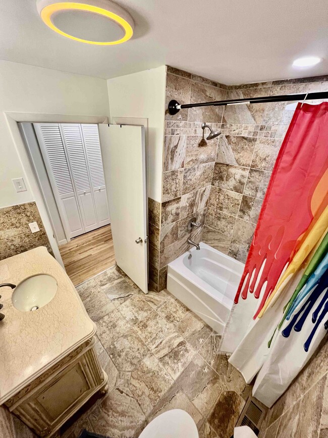 Main BATH - 5041 Suter Dr