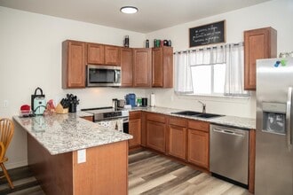 Building Photo - 712 Cedar Creek Ave