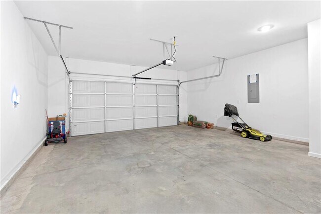Building Photo - 828 Evergreen Rd