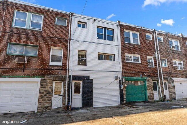 Building Photo - 4313 Teesdale St