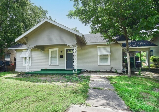 Building Photo - 3814 Roberts- House