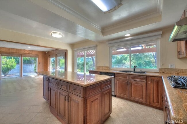 Building Photo - 16612 Park Ln Cir