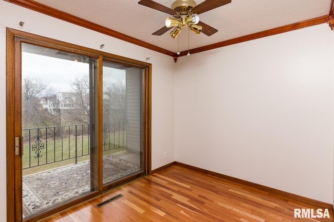 Building Photo - 3084 Parkwild Dr