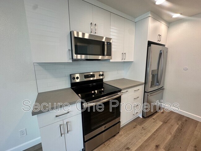 Building Photo - 2869 Instone Ct