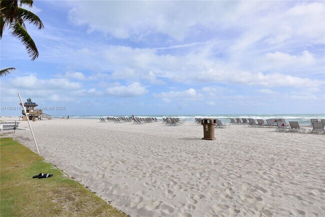 Building Photo - 17875 Collins Ave