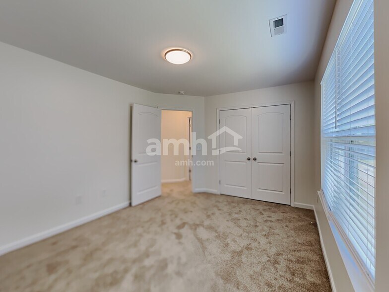 Building Photo - 300 Winding Branch Ct