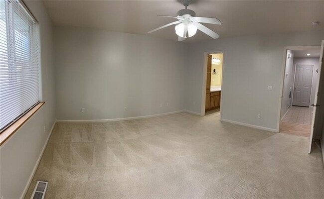 Building Photo - Three Bedroom - Low maintenance, west-end,...