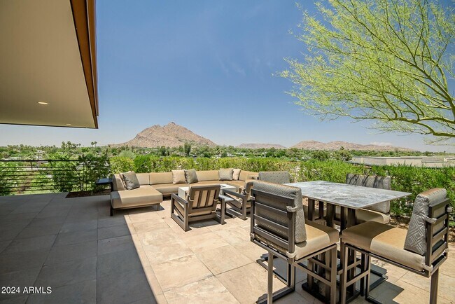 Building Photo - 7117 E Rancho Vista Dr