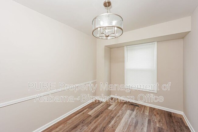 Building Photo - 1404 4th Pl NW
