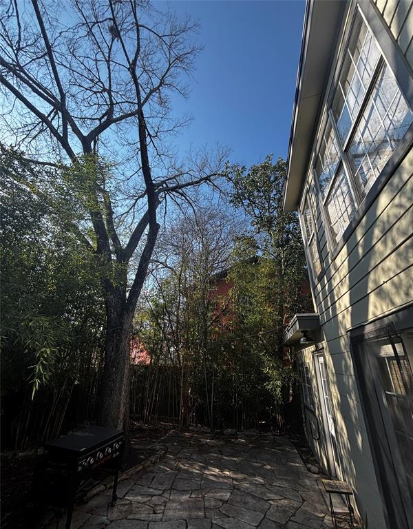 Building Photo - 917 E 39th St