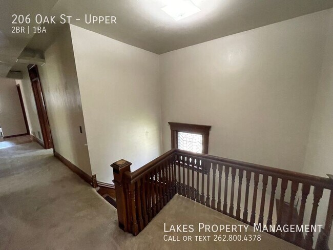 Building Photo - 206 Oak St