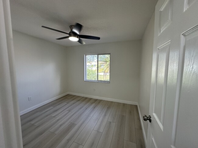 Building Photo - Remodeled 4-bedroom 2 bath 2 car garage in...