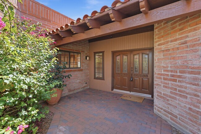 Building Photo - Pending/ Rented - Refined Desert Living in the Catalina Foothills