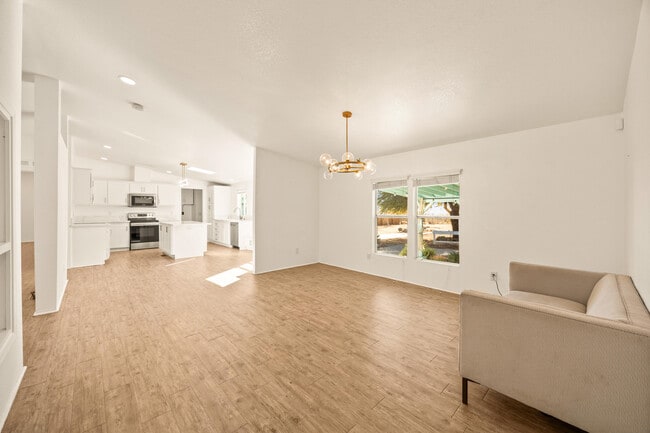 Building Photo - 62851 Aberdeen Dr