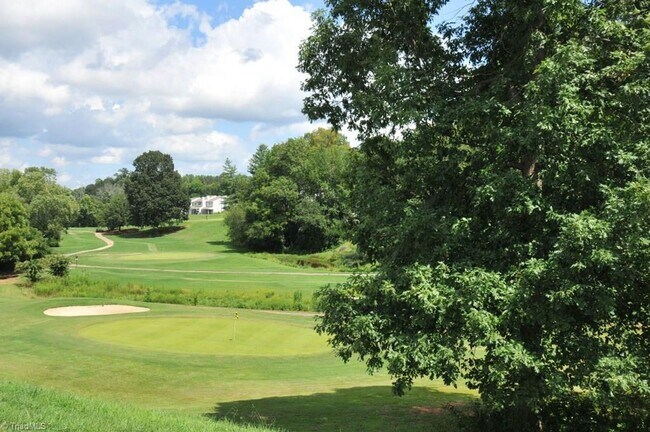 Building Photo - One level living with 1 car garage on golf course