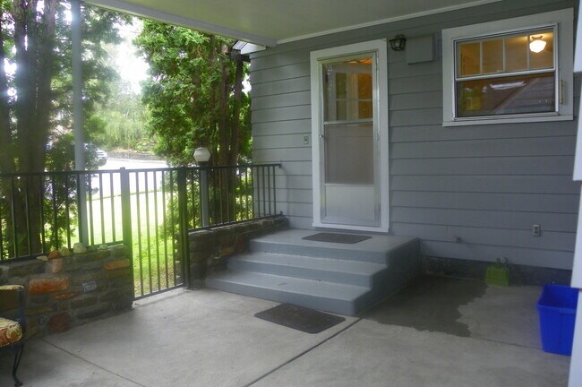 Building Photo - PETS CONSIDERED! Located in Bend's HISTORIC District, Walk to Drake Park! A/C, All Appliances, Ha...