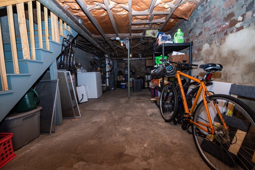 Building Photo - 308 E Linn St