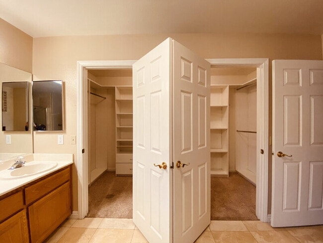 Building Photo - 8217 Ocean Terrace Way