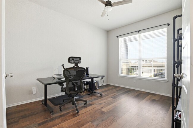 Building Photo - 4 Bedroom Home for Rent in San Antonio with Solar Panels – Cinco Lakes Move-In Ready!
