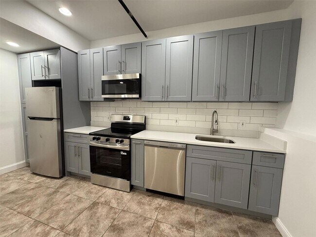 Building Photo - 94 4th Ave