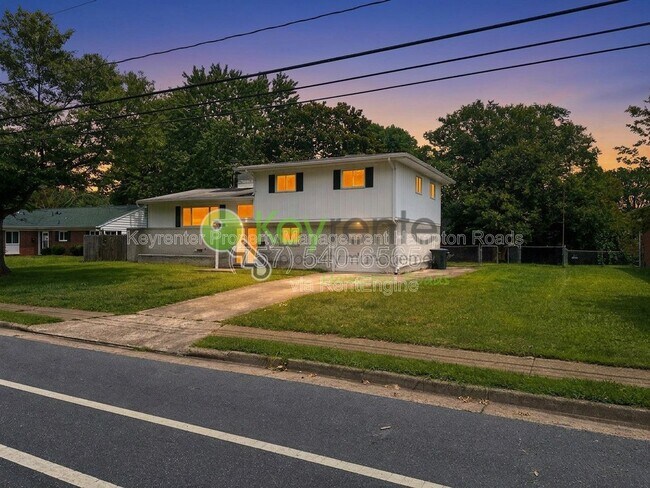 Building Photo - 608 Charlton Dr