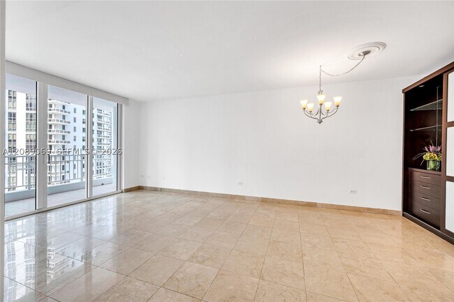 Building Photo - 801 Brickell Key Blvd