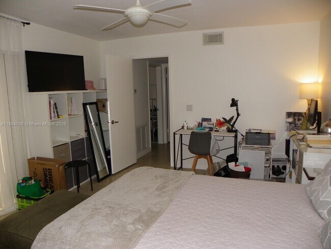 Building Photo - 4067 Wimbledon Dr