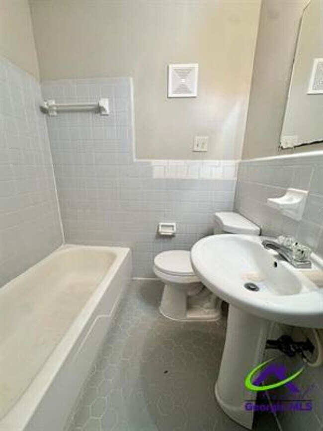 Building Photo - 102 Varee Dr