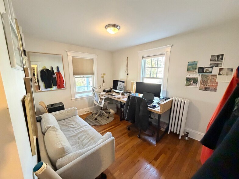 Building Photo - 200 Larch Rd