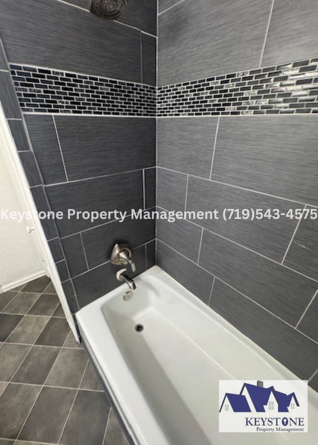 Building Photo - Remodeled 3 Bedroom/1 Bathroom House $1350...