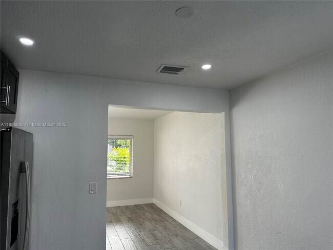 Building Photo - 6844 NW 5th Ave