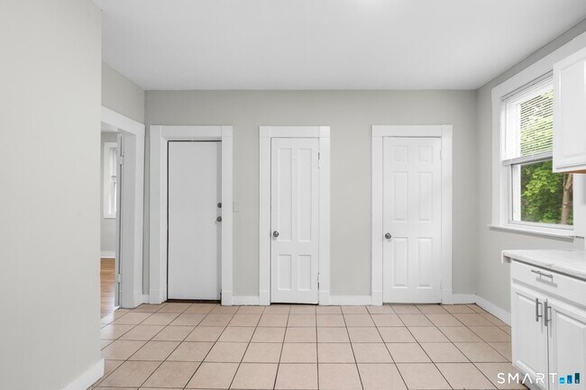 Building Photo - 693 Dixwell Ave