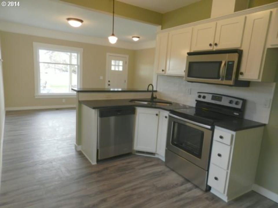 Kitchen vacant - 7138 N Central St